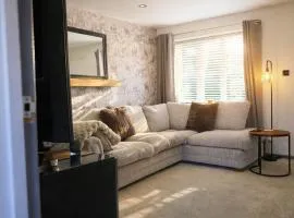 The Lincoln Residence 2 Bedroom with Wifi & 2 Parking Spaces