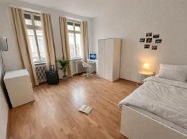 Co-Living Room in shared Apartment, hotell i Offenbach