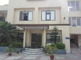 Midtown Hotel and Banquets, hotel v destinaci Morádábád