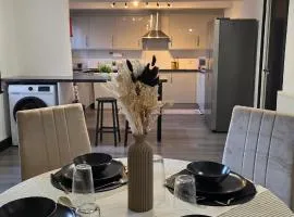 Newly renovated home near MK Stadium & Hospital