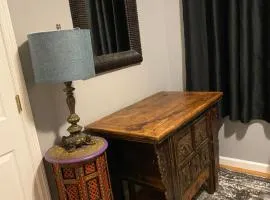 Cozy Budget Room Near NYC & Newark Airport - Free Parking & WI-FI