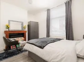 Modern 3-Bedroom Home in-Steps from Crown Point