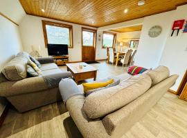 Lazy Bear Lodge with Hot Tub - Finlake Resort and Spa in Devon, Hotel in Chudleigh