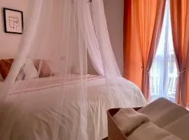 Petit Maison Saturnia