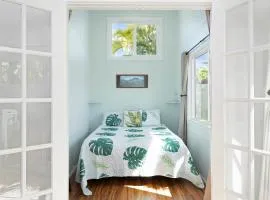 Stylish 1BR Apartment with AC Full Kitchen & WD - Just Steps to the Beach