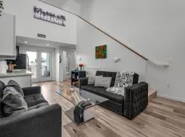 Modern 1-BR Loft Apartment with Free Gated Parking