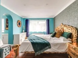 4 Bed 4Bath Home,Pool,Gym,Great for Contractors