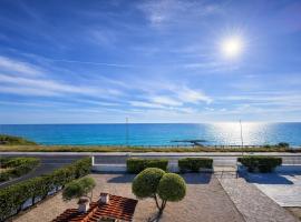 Edo House Anzio - Beachfront - Fronte Mare - Affittacamere - Private Parking, hotel v mestu Anzio
