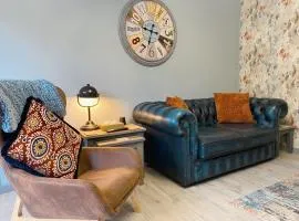 Cosy hideaway - parking and relaxing patio area