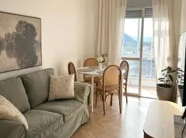 Junto al castillo de Ponferrada, luminoso y tranquilo