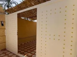 Fantastic Palm Villa -A Peaceful, Art-Inspired Retreat with AC, Fast WiFi & Free Private Parking in Erfoud -Perfect for Families, Couples & Travelers