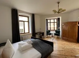 Künstlerzimmer in der Häselburg - das Sonnendurchflutete
