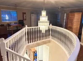 Cozy Private Room Near King George Blvd - Free Parking & Wifi