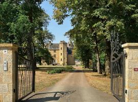 Château Blanat, viešbutis mieste Saint-Michel-de-Bannières
