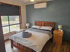 Charming 3-Bedroom House in Meadow Heights - Perfect Family Retreat