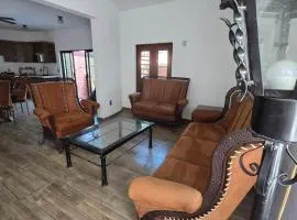 Casa con alberca cerca de cajititlan