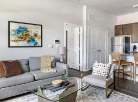 Landing Stunning 1BD Pool Gym