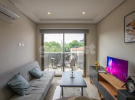 Modern and chic loft close to the Airport in Luque, khách sạn ở Luque