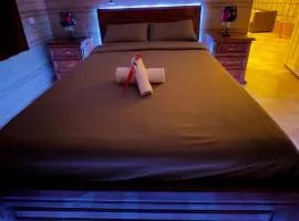 Fantastic Villa -A Peaceful, Art-Inspired Retreat with AC, Fast WiFi & Free Private Parking in Erfoud -Your Gateway to Merzouga Dunes