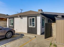 Viesnīca Cozy and Convenient Condo in Compton, Pets Welcome! pilsētā Komptona