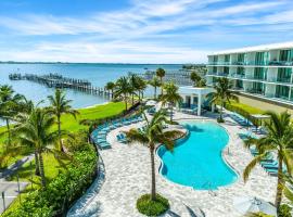 Harbor Island Beach Club - Luxury Waterfront Apartments with Views Pool Dock Private Beach Access, Hotel in Melbourne Beach