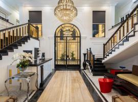 Mutiara Airport에 위치한 호텔 Swiss-Belexpress Palu