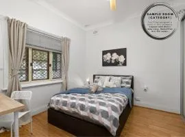 Elegant Double Room Lidcombe - Close to Transport & Shops - Shared Bathroom