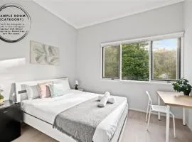 Modern Private Double Room - Centrally Located - Shared Bathroom