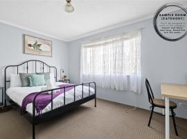 Modern Private Double Room - Central Spot at Liverpool - Shared Bathroom: Liverpool şehrinde bir otel