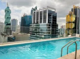 Luxury 1B 2BA in Heart of Panama City- Rooftop Restaurant & Pool- Gym Casino