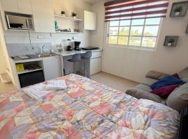 Private Loft Free Parking Pet friendly, hotel in Chapulco