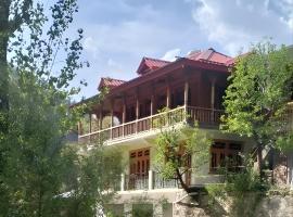 Ojhal Stays, hotel a Bathād