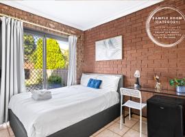 Quiet Crescent Stay in Liverpool - Comfortable Double Room - Shared Bathroom, hotel i Liverpool