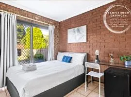 Quiet Crescent Stay in Liverpool - Comfortable Double Room - Shared Bathroom