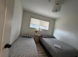 Vancouver Downtown Cozy Room - Walk to Shopping, Cafes & SkyTrain