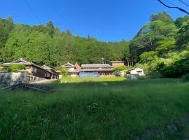 OldJapaneseHouseintheMountains一棟貸切築100年古民家赤目のやど, hotel v destinaci Nabari