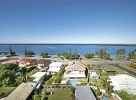 Beachfront - Opposite Boat Ramp