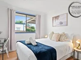 Luxe Double Room - Nearby Stations & Eateries - Shared Bathroom