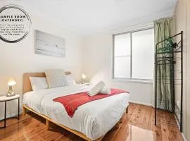 Comfy Double Room - Cozy and Well-Connected - Shared Bathroom