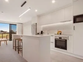 Modern Coastal Stay in Waihi Beach - Apartment B5