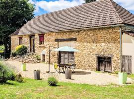 Cozy Home In Saint-Priest-Les-Fougè, hotel a Bourdoux