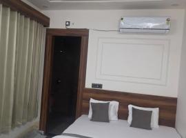 Hotel R R Tripathi, hotel i Faizābād
