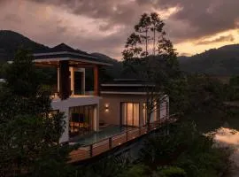 Lakefront 5BR Luxury Villa, Elevator, Pool, Cinema