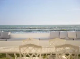 Casa Blanca, Luxury Beachfront Villa