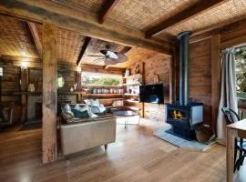 Wattlewood - Mid Century Chic with Outdoor Serenity