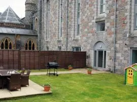 Abbey Garden - Ukc4894
