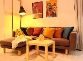 Timeless 2 Bedroom Apartment - Haven in the Historic Heart