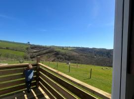 Dora's 5 Berth Static with stunning views, viešbutis mieste Saint Martin