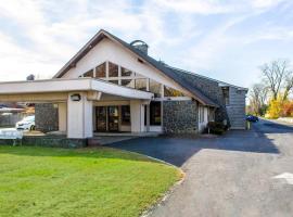 Econo Lodge Inn & Suites Colonie Center Mall, hotell i Albany