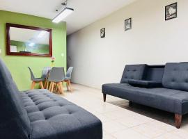 Amplia Casa con Estacionamiento en Fracc Las Americas: Mérida'da bir otel